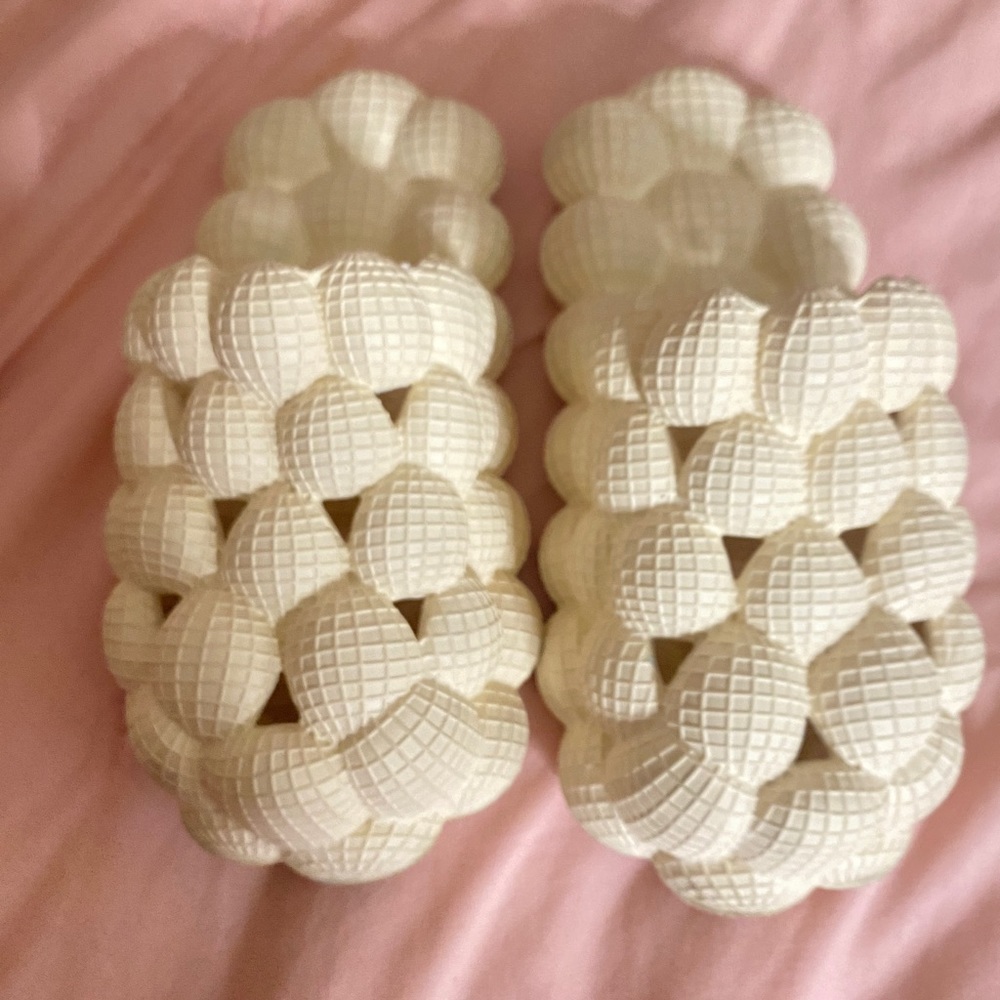 Cream golfball/bubble slides